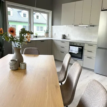 Nyrenovert Med 3 Soverom I Sentrum *