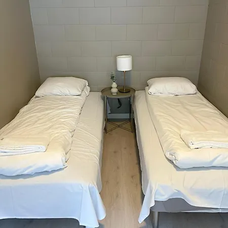 Apartment Nyrenovert Med 3 Soverom I Sentrum Odda
