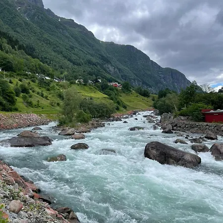 Nyrenovert Med 3 Soverom I Sentrum *