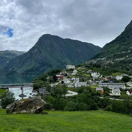 Apartment Nyrenovert Med 3 Soverom I Sentrum Odda