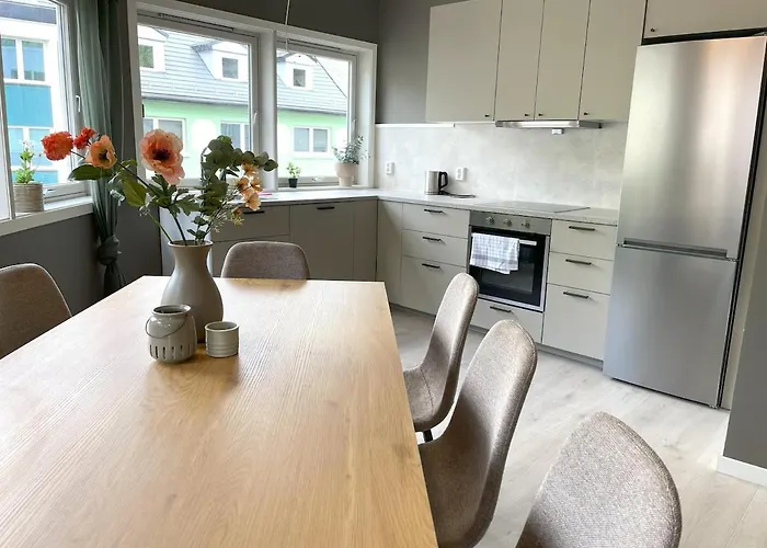 Nyrenovert Med 3 Soverom I Sentrum *