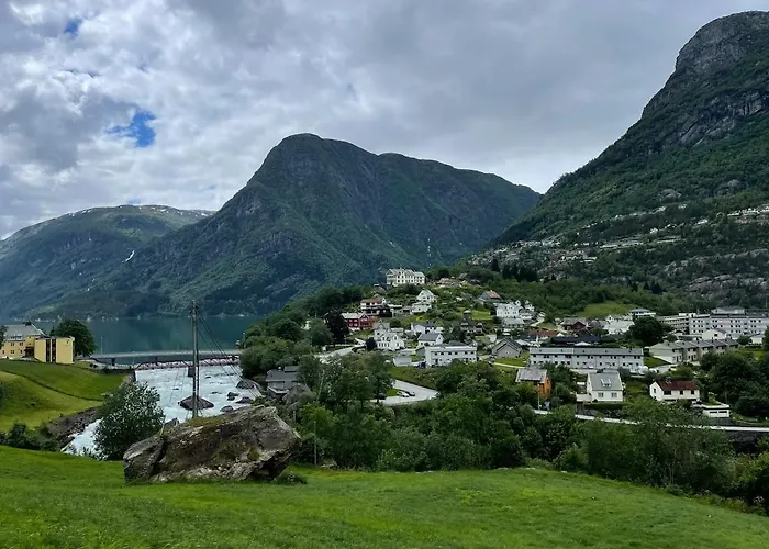 Apartment Nyrenovert Med 3 Soverom I Sentrum Odda