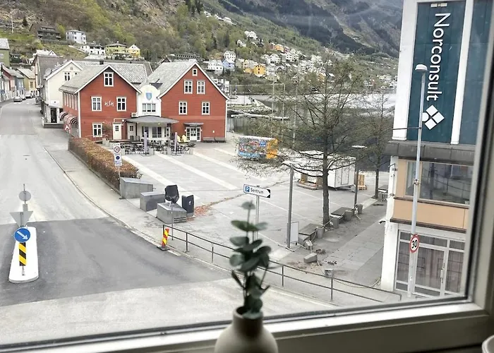 Nyrenovert Med 3 Soverom I Sentrum Lägenhet