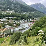 Nyrenovert Med 3 Soverom I Sentrum * Odda